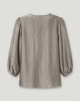 Blusa Satinada Ale Cuello Pico con Chorrera en Gris Plata y Crudo