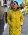 PARKA ARIANA CON GORRO MOSTAZA