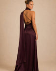 Vestido Largo Penélope Satinado - Diseño Asimétrico con Flor en Hombro y Espalda Descubierta