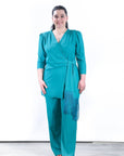 Conjunto de Chaqueta y Pantalón Adriana Distinción en Buganvilla y Turquesa