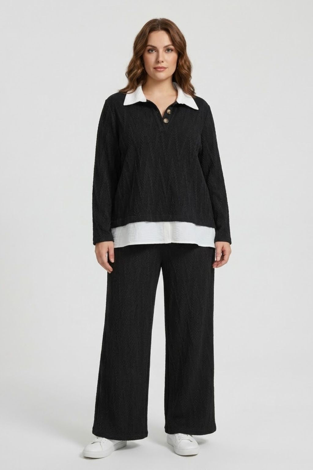 pantalon-perla-corso-de-punto-brocado-en-color-negro-combinado-con-sueter-corso-en-modelo-anclas-salamanca