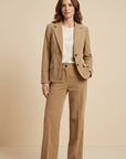 pantalon-torres-de-pana-beige-en-modelo-combinado-con-chaqueta-marina-de-pana-a-juego-anclas-salamanca