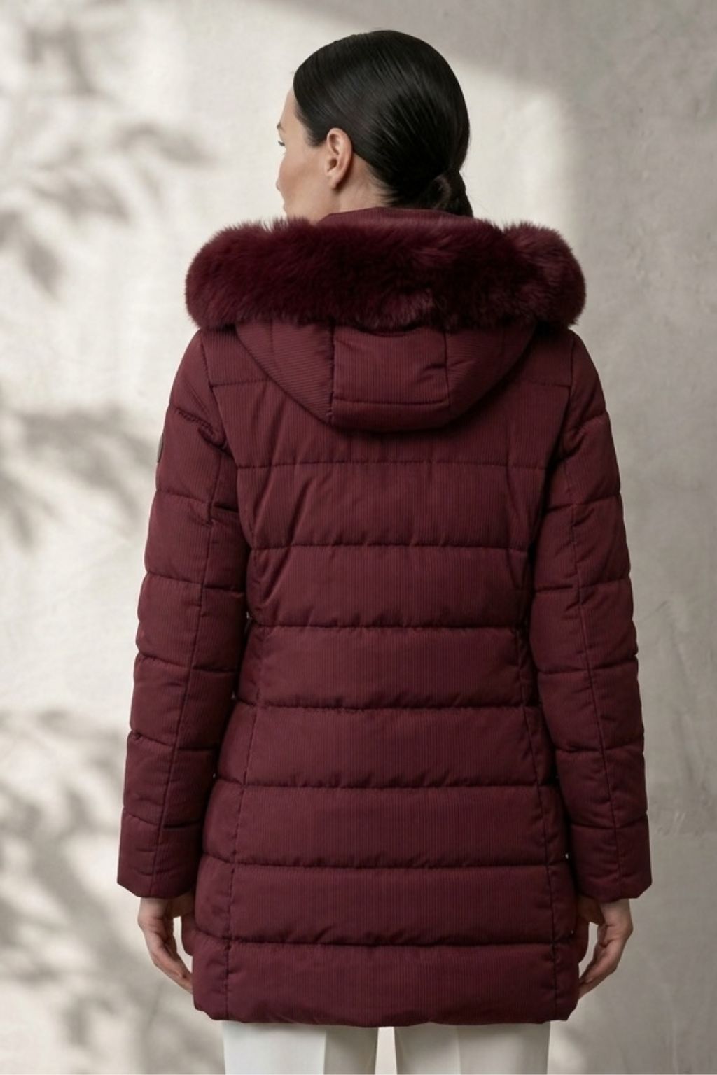 vista-trasera-parka-burdeos-ligera-y-calentita-disponible-de-talla-38-a-56-anclas-salamanca