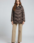 parka-luciana-larga-3-4-color-marron-chocolate-con-cuello-y-detalle-trabilla-polipiel-anclas-salamanca