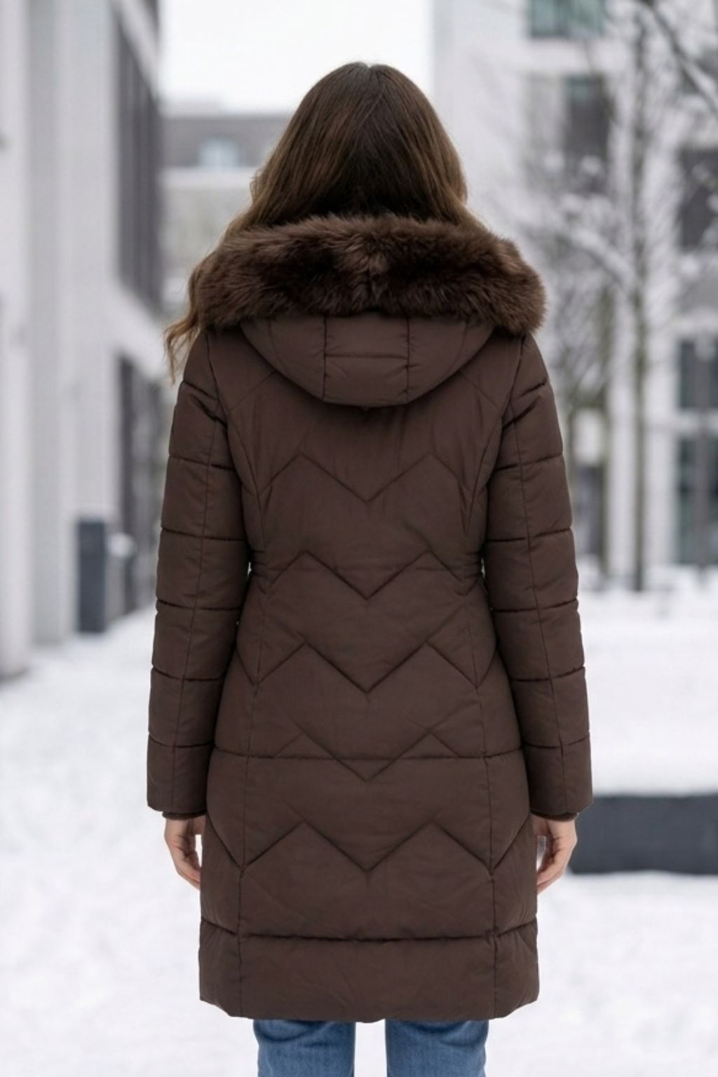 vista-trasera-parka-marron-con-capucha-desmontable-tallas-38-a-52-anclas-salamanca