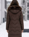 vista-trasera-parka-marron-con-capucha-desmontable-tallas-38-a-52-anclas-salamanca