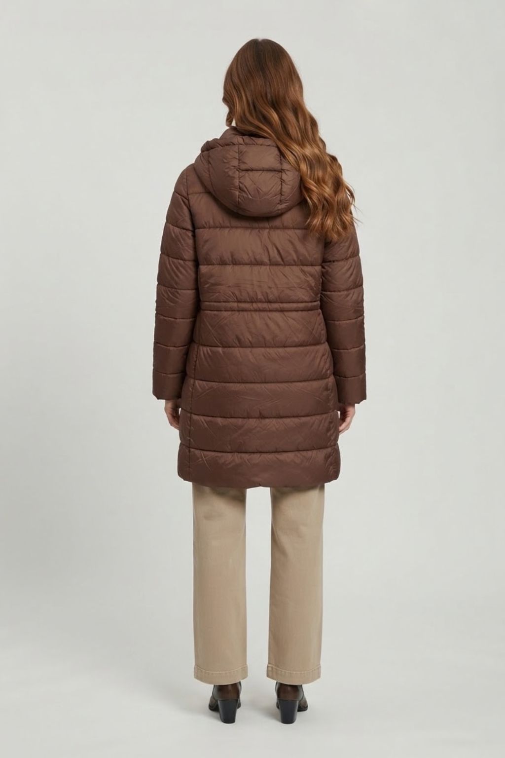 vista-posterior-parka-larga-beige-forrada-y-comoda-tienda-anclas-salamanca