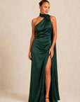 Vestido Largo Penélope Satinado - Diseño Asimétrico con Flor en Hombro y Espalda Descubierta